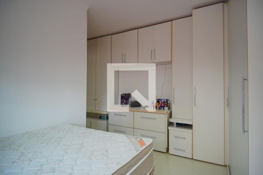 Suíte de apartamento à venda com 3 quartos, 95m² em Vila Ipiranga, Porto Alegre