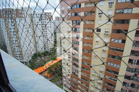 Sala - Vista de apartamento à venda com 3 quartos, 95m² em Vila Ipiranga, Porto Alegre