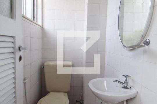 Banheiro de serviço de apartamento para alugar com 1 quarto, 65m² em Freguesia (jacarepaguá), Rio de Janeiro