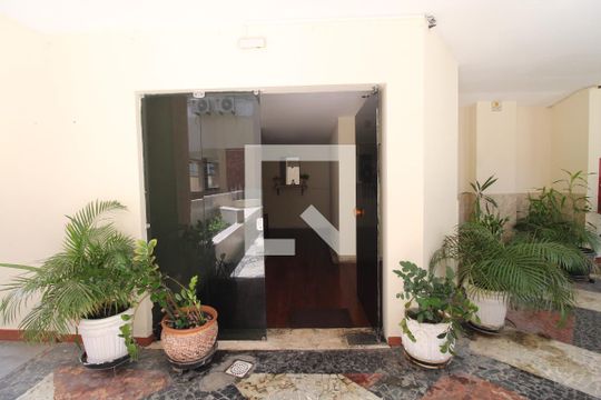 Fachada do bloco de apartamento para alugar com 1 quarto, 65m² em Freguesia (jacarepaguá), Rio de Janeiro