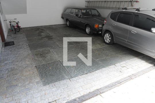 Garagem de casa à venda com 6 quartos, 572m² em Vila Tramontano, São Paulo