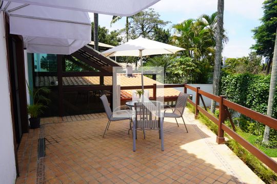 Varanda de casa à venda com 6 quartos, 572m² em Vila Tramontano, São Paulo