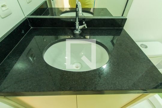 Banheiro  de apartamento para alugar com 2 quartos, 56m² em Vila Zilda, São Paulo
