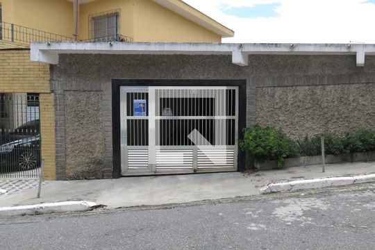Fachada de casa à venda com 2 quartos, 90m² em Vila Cavaton, São Paulo