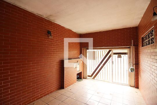 Garagem de casa à venda com 2 quartos, 115m² em Alves Dias, São Bernardo do Campo