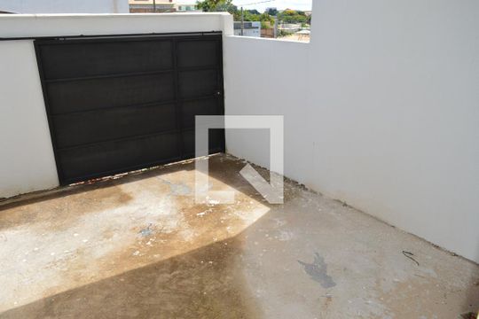 Garagem de casa de condomínio à venda com 3 quartos, 150m² em Tropical, Contagem