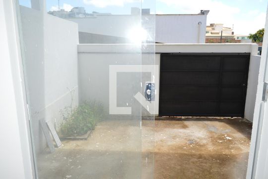 Garagem de casa de condomínio à venda com 3 quartos, 150m² em Tropical, Contagem