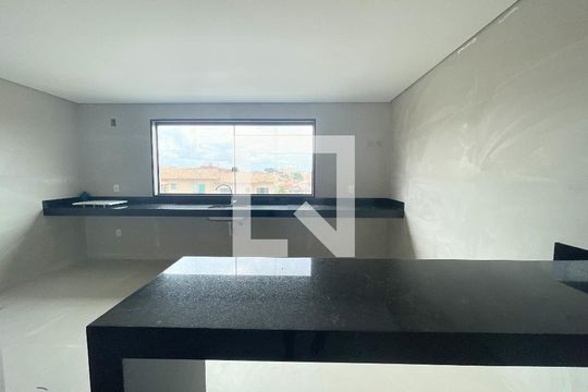 Cozinha de casa à venda com 3 quartos, 160m² em Santa Amelia, Belo Horizonte