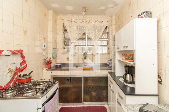 Cozinha de apartamento à venda com 1 quarto, 70m² em Olaria, Rio de Janeiro