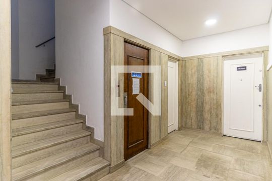 Elevador de kitnet/studio para alugar com 1 quarto, 24m² em Santa Cecilia, São Paulo