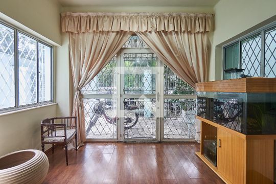 Sala de casa à venda com 3 quartos, 250m² em Grajaú, Rio de Janeiro