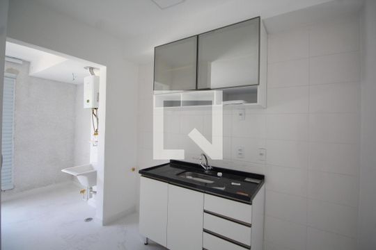 Cozinha de apartamento para alugar com 2 quartos, 42m² em Vila Guaca, São Paulo