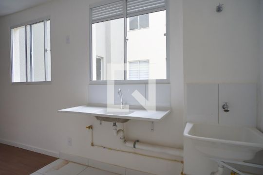 Cozinha de apartamento para alugar com 2 quartos, 39m² em Parque Santa Fé, Porto Alegre