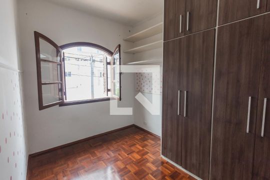 Quarto 2 de casa para alugar com 2 quartos, 123m² em Santa Teresinha, São Paulo