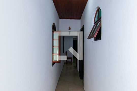 Corredor de casa à venda com 2 quartos, 144m² em Vila Antonieta, São Paulo