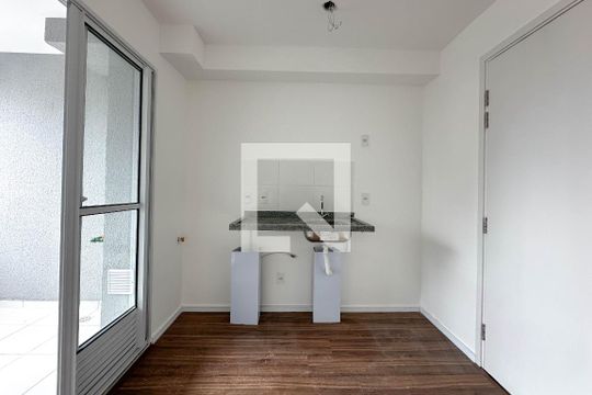 Cozinha de apartamento para alugar com 1 quarto, 30m² em Água Branca, São Paulo