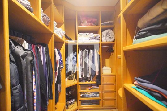 Closet de casa à venda com 4 quartos, 220m² em Santo Afonso, Novo Hamburgo
