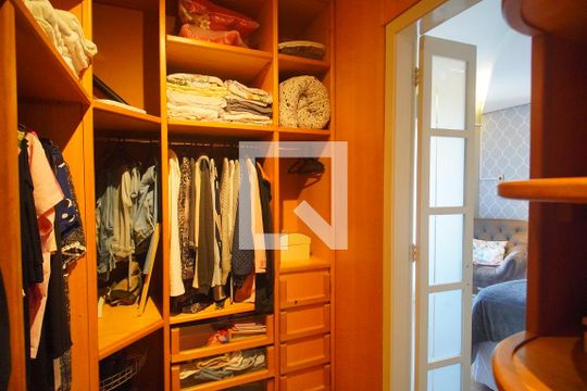 Closet de casa à venda com 4 quartos, 220m² em Santo Afonso, Novo Hamburgo