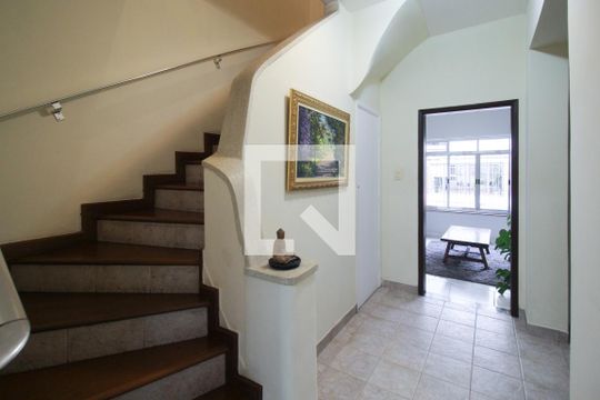 Corredor de casa à venda com 4 quartos, 220m² em Vila Olímpia, São Paulo