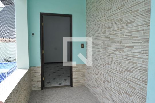 área externa  de casa para alugar com 2 quartos, 50m² em Inhaúma, Rio de Janeiro