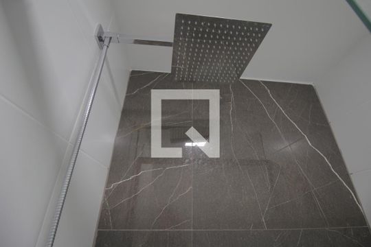 Banheiro da Suíte de apartamento para alugar com 2 quartos, 62m² em Marechal Rondon, Canoas