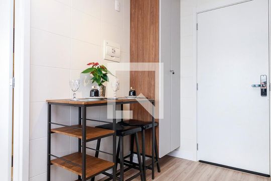Cozinha de apartamento para alugar com 1 quarto, 31m² em Jardim Caravelas, São Paulo