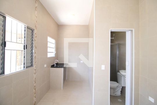 Quarto/Cozinha de casa para alugar com 1 quarto, 21m² em Vila Dalila, São Paulo
