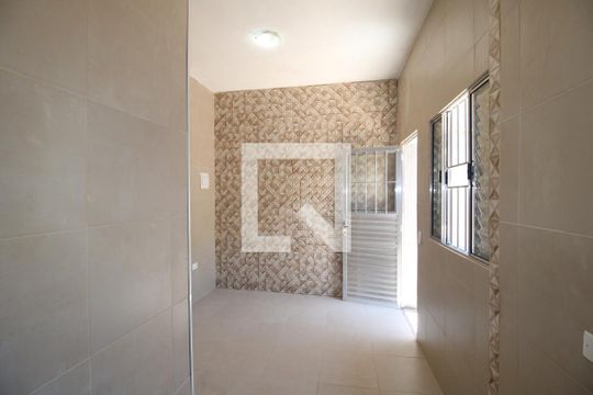 Quarto/Cozinha de casa para alugar com 1 quarto, 21m² em Vila Dalila, São Paulo