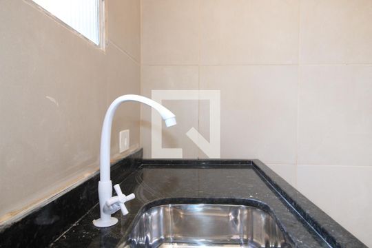 Quarto/Cozinha de casa para alugar com 1 quarto, 21m² em Vila Dalila, São Paulo