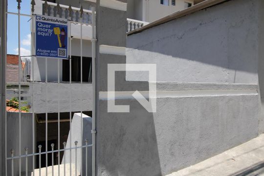 Fachada de casa para alugar com 1 quarto, 21m² em Vila Dalila, São Paulo