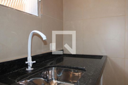 Quarto/Cozinha de casa para alugar com 1 quarto, 21m² em Vila Dalila, São Paulo