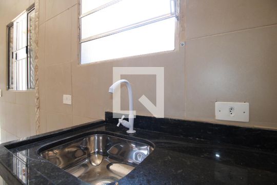 Quarto/Cozinha de casa para alugar com 1 quarto, 21m² em Vila Dalila, São Paulo