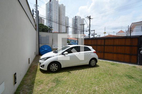 Garagem de casa à venda com 3 quartos, 105m² em Jardim Consórcio, São Paulo