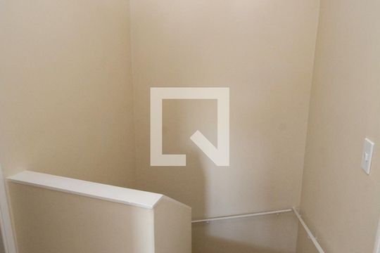 Escada de casa à venda com 3 quartos, 197m² em Campo Grande, São Paulo