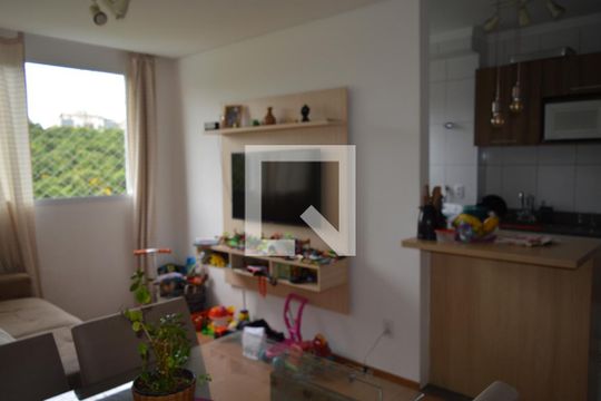 Sala de apartamento à venda com 2 quartos, 46m² em Cabral, Contagem