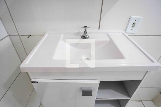 Banheiro de apartamento à venda com 2 quartos, 47m² em Centro, Diadema