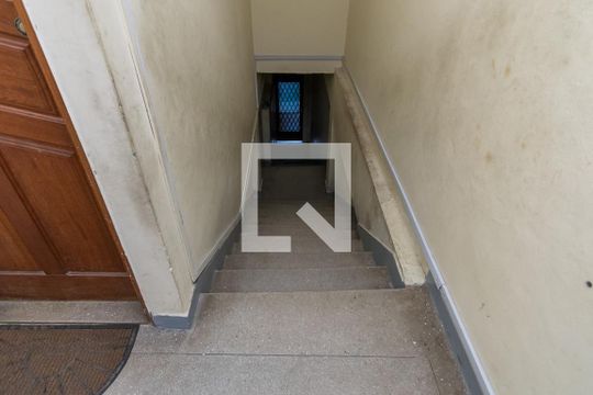 Área comum - Escadas de apartamento para alugar com 1 quarto, 54m² em Jardim América, Rio de Janeiro