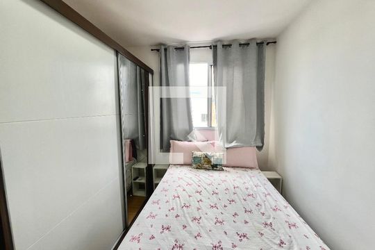 Quarto de apartamento à venda com 2 quartos, 48m² em Chácaras Cotia, Contagem