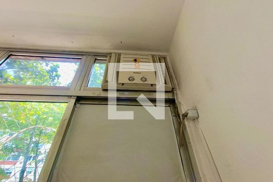 Quarto 1 de apartamento à venda com 3 quartos, 100m² em Ipanema, Rio de Janeiro