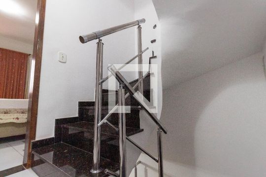 Escada de casa à venda com 3 quartos, 77m² em Jardim Maringá, São Paulo