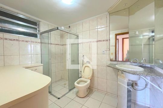 Banheiro de apartamento à venda com 3 quartos, 120m² em Centro Histórico, Porto Alegre