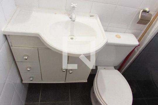 Banheiro de apartamento à venda com 2 quartos, 50m² em Cidade Intercap, Taboão da Serra