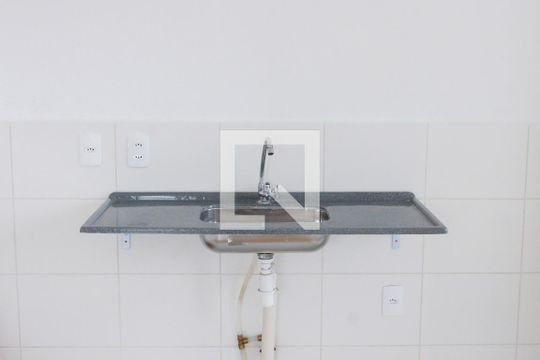 Cozinha de apartamento para alugar com 2 quartos, 37m² em Jardim Miriam, São Paulo