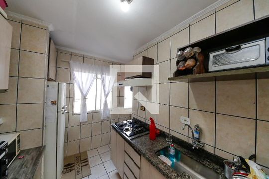 Cozinha de apartamento para alugar com 2 quartos, 55m² em Fazenda da Juta, São Paulo