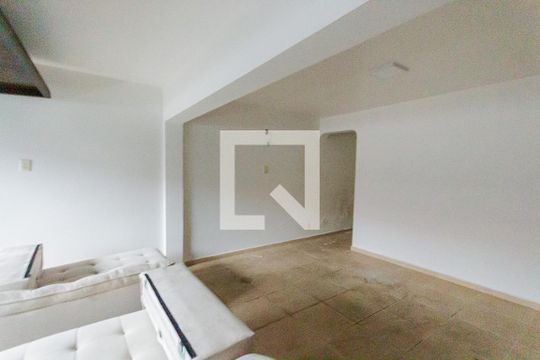 Garagem de casa à venda com 3 quartos, 200m² em Parque Jaçatuba, Santo André