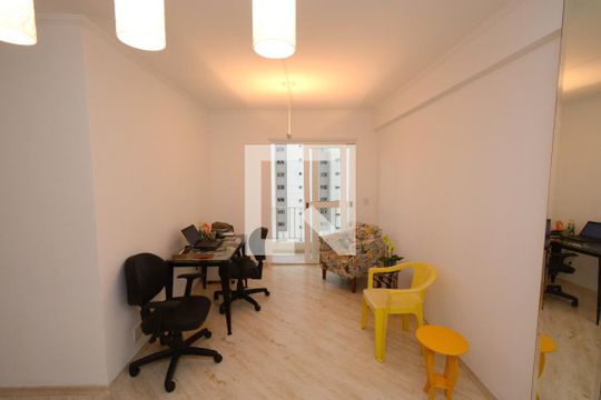 Sala de apartamento à venda com 2 quartos, 64m² em Vila Anhanguera, São Paulo