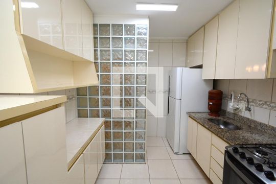 Cozinha de apartamento à venda com 2 quartos, 64m² em Vila Anhanguera, São Paulo