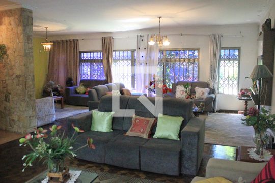 Casa à venda com 4 quartos, 360m² em Vila Galvão, Guarulhos