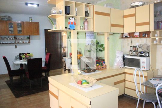 Cozinha  de casa à venda com 4 quartos, 360m² em Vila Galvão, Guarulhos
