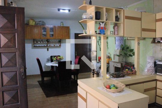 Cozinha  de casa à venda com 4 quartos, 360m² em Vila Galvão, Guarulhos